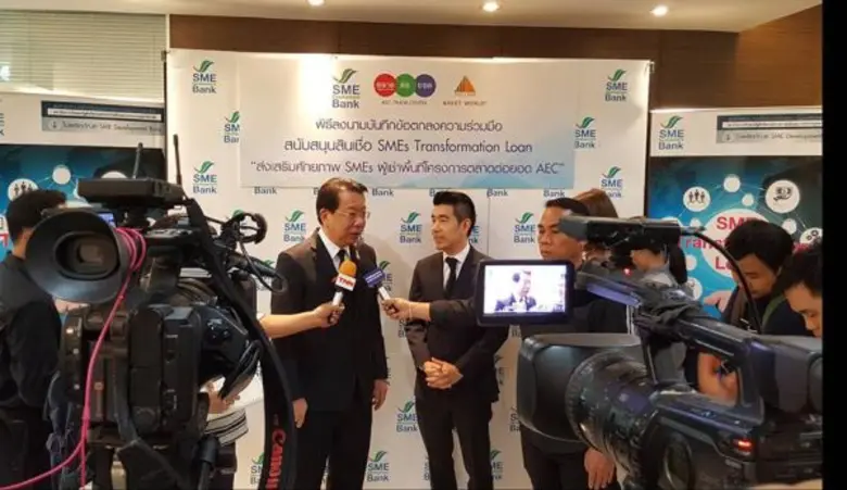 ธพว. จับมือ ตลาดต่อยอด สร้างผู้ค้าปลีก-ส่ง ขยายการค้าสู่ภูมิภาคอาเซียนปล่อยกู้ SMEs Transformation Loan ให้ ผปก.รายย่อย/ตัวเล็ก ก้าวไกลในตลาดศูนย์กลางการค้าแห่งภูมิภาคอาเซียน (AEC Trade Center)