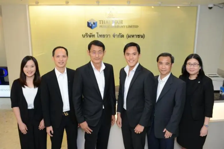 คุณโฮ เรน ฮวา (ที่3 จากขวา) ประธานเจ้าหน้...