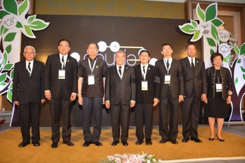 ม. ร. ว. ดิศนัดดา ดิศกุล เลขาธิการมูลนิธิ...