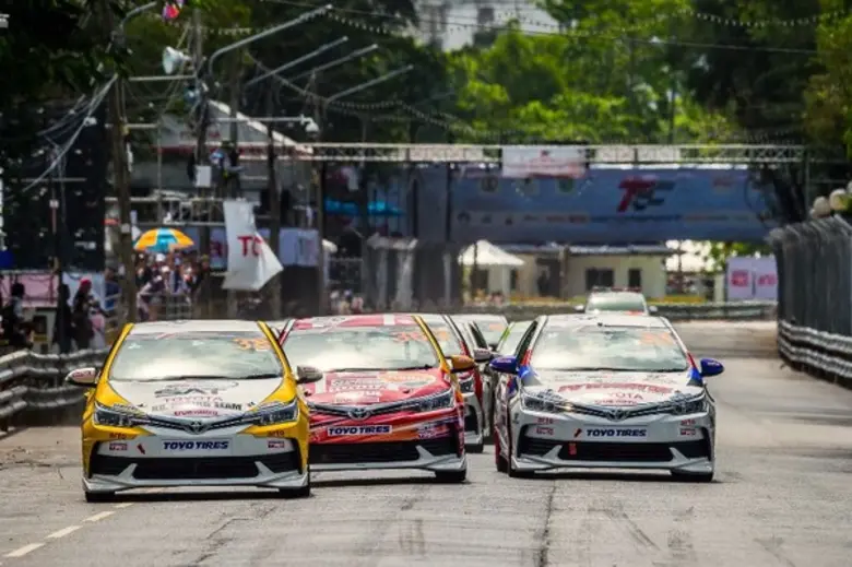 โตโยต้า มอเตอร์สปอร์ต 2017 ที่สุดของความมันส์กับโตโยต้า วันเมคเรซ ใหญ่ที่สุดในอาเซียน ธัญชนก - ไกรวุธ - ธีรเวทย์ และ โสภณ ฟอร์มแรงทะยานขึ้นโพเดียมประเดิมแชมป์สนามแรกไปครอง