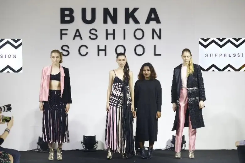 โรงเรียนบุนกะแฟชั่น จัดโชว์สุดยอดผลงานนักเรียนสุดยิ่งใหญ่คนแห่ชมล้นงาน