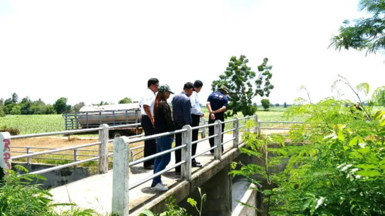 ปภ. โดย ศูนย์ ปภ.เขต 1 ปทุมธานี ตรวจติดตามโครงการขุดลอกฝายน้ำล้นคลองกระทิง