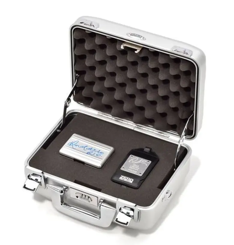 “ZERO HALLIBURTON” เปิดตัว” Ronaldinho” ในฐานะแบรนด์แอมบาสเดอร์คนล่าสุด