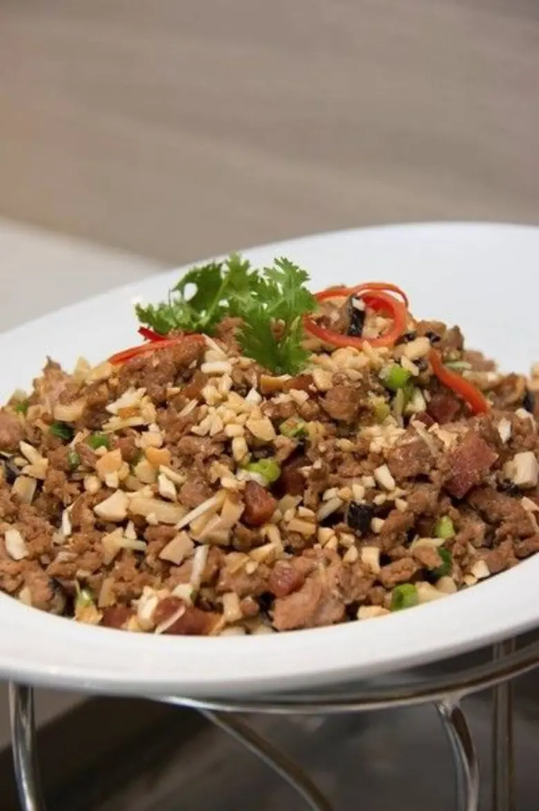 กินฟรี เป็ดปักกิ่ง เพียงท่านรับประทานอาหารครบ 1,800 บาทต่อบิล ที่ห้องอาหารจัสมิน