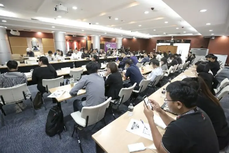 อนุกรรมการโอทีที เปิดเวทีคุยแฟนเพจ Facebook ไทยยอดนิยม หนุนดึงทุกรายเข้าระบบ เรียกร้องปฏิบัติเท่าเทียม ห่วงกติกาซ้ำซ้อน