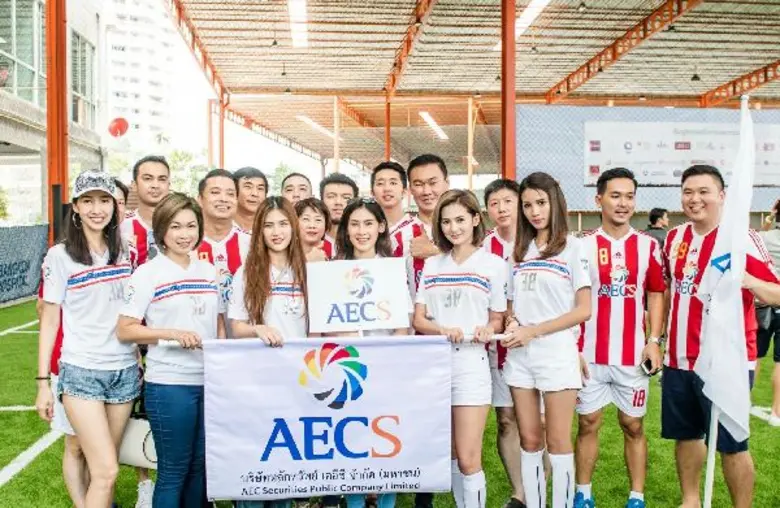 นายชนะชัย จุลจิราภรณ์ (ที่ 4 จากขวา) ประธ...