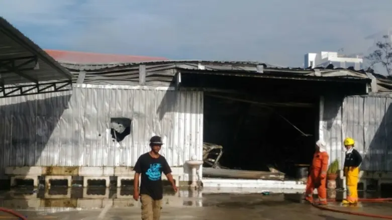 ปภ. โดย ศูนย์ ปภ.เขต 1 ปทุมธานี ร่วมระงับเหตุเพลิงไหม้ อาคารวีก้า จังหวัดปทุมธานี