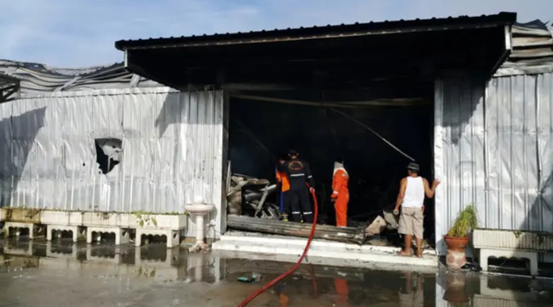 ปภ. โดย ศูนย์ ปภ.เขต 1 ปทุมธานี ร่วมระงับเหตุเพลิงไหม้ อาคารวีก้า จังหวัดปทุมธานี