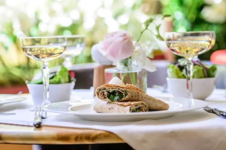 โรงแรมโฮเทลคาเฟ่รอยัลเปิดตัวพาพิลลอนห้องอาหารสุดหรูแห่งใหม่ใจกลางกรุงลอนดอน