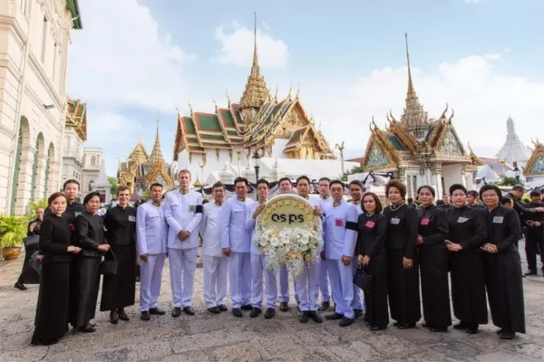 คณะผู้บริหารและพนักงานในเครือโอซีเอส บริษ...