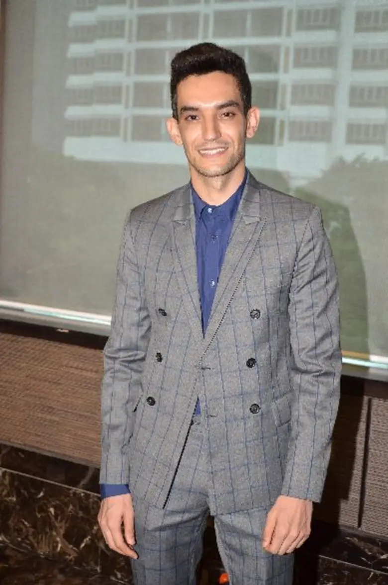 Gossip News: "ทิพาณัท เลณบุรี" แห่ง ลองจินส์ ออกอาการเสียดายหนัก เพราะอดไปชมงานแข่งม้าระดับตำนาน Prix De Diane Longines 2017 ครั้งที่ 168