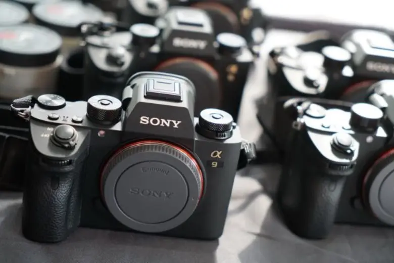 โซนี่สร้างปรากฎการณ์สั่นสะเทือนวงการถ่ายภาพอีกครั้ง กับการเปิดตัวสุดยอดกล้องมิเรอร์เลส ?9 พร้อมเลนส์ G Master รุ่นล่าสุด พร้อมเทคโนโลยีสุดล้ำเก็บทุกภาพไม่พลาดแม้เสี้ยววินาที