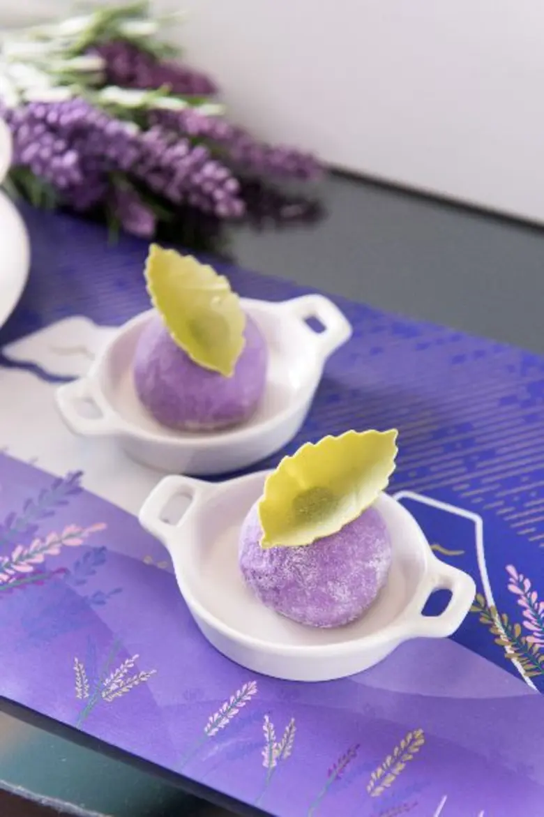 ชุดน้ำชายามบ่ายสีม่วงธีมลาเวนเดอร์ ที่อัพแอนด์อะบัฟ บาร์