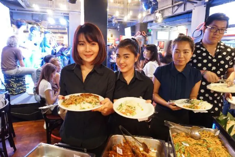 คลื่น 88.5 E-D-S Everyday Station จัดกิจก...