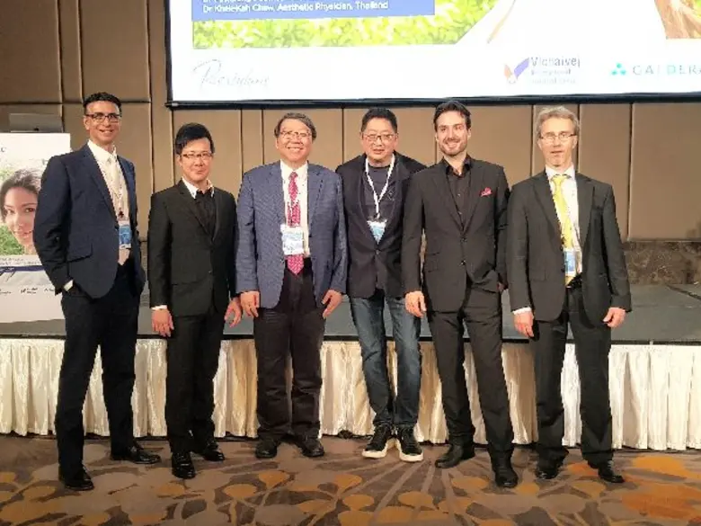 นพ.พุฒิพงศ์ ภูมิสุวรรณ (ที่ 2 จากซ้าย) ผู...