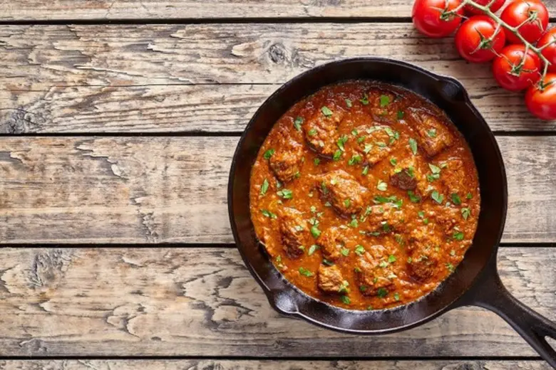 เที่ยงนี้ดีเลาจน์ และ เบียร์การ์เด้น โรงแ...