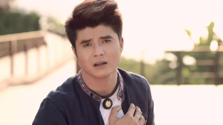 หนุ่มอีสานจากจังหวัดร้อยเอ็ด นนท์ พลเยี่ย...