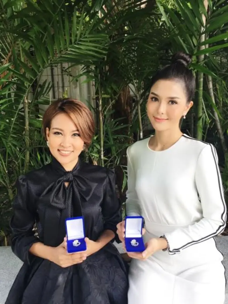 สอง ประภาศรี สภานนท์ ผู้ประกาศข่าวช่องเวิ...