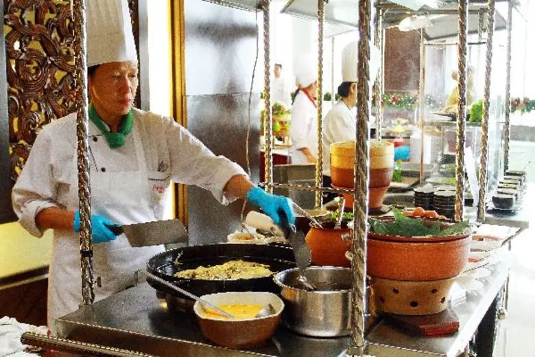 ฉลองวันหยุดที่แสนมีความสุข กับมื้อสายวันอาทิตย์ ณ ห้องอาหารเดอะเวิลด์ โรงแรมเซ็นทาราแกรนด์ฯ เซ็นทรัลเวิลด์