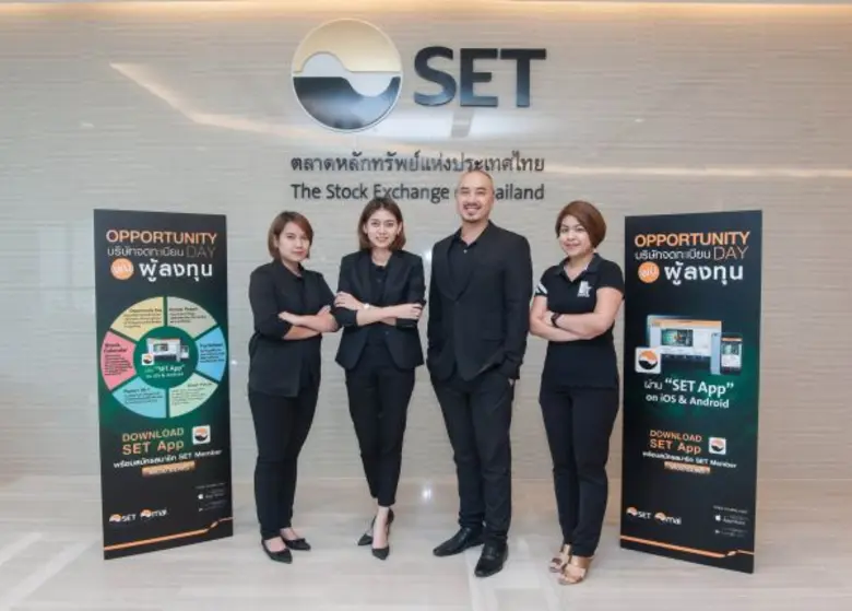 คุณสุนันทรา มหาประสิทธิ์ชัย (ที่ 2 จากซ้า...