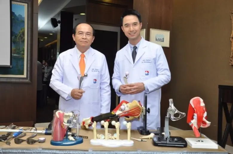รพ.กรุงเทพ ชูเทคนิคผ่าตัดเปลี่ยนข้อสะโพกเทียม แบบไม่ตัดกล้ามเนื้อด้วยเทคนิคซ่อนแผลผ่าตัด เจ็บน้อย ฟื้นไว เคลื่อนไหวสะดวก