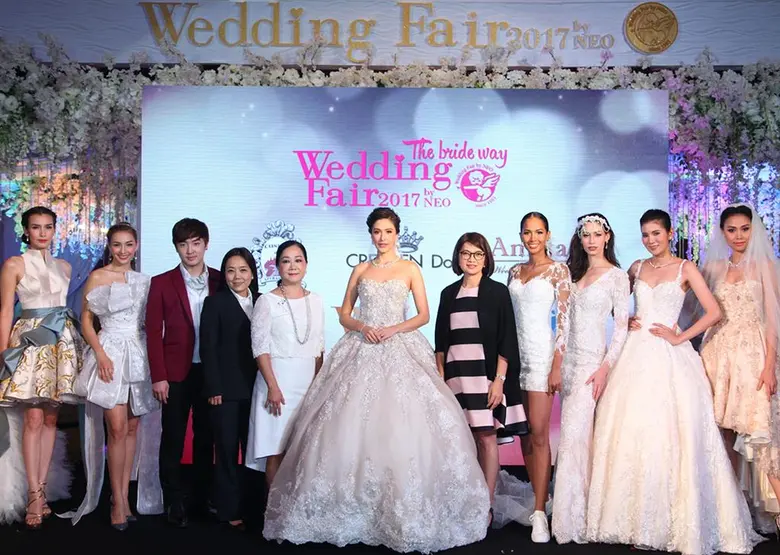 ด้วยแฟชั่นโชว์ชุดแต่งงานพร้อมด้วยการแสดงบ...