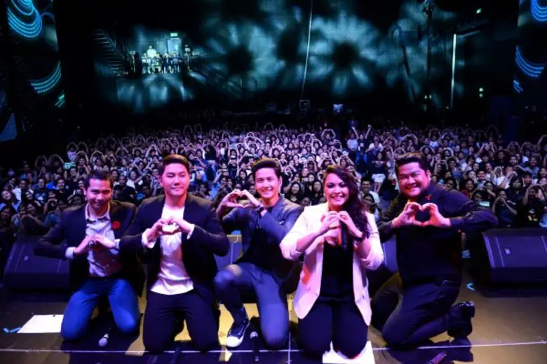 สมกับเป็นคอนเสิร์ตสุดพรีเมี่ยมแบบจัดเต็มจ...