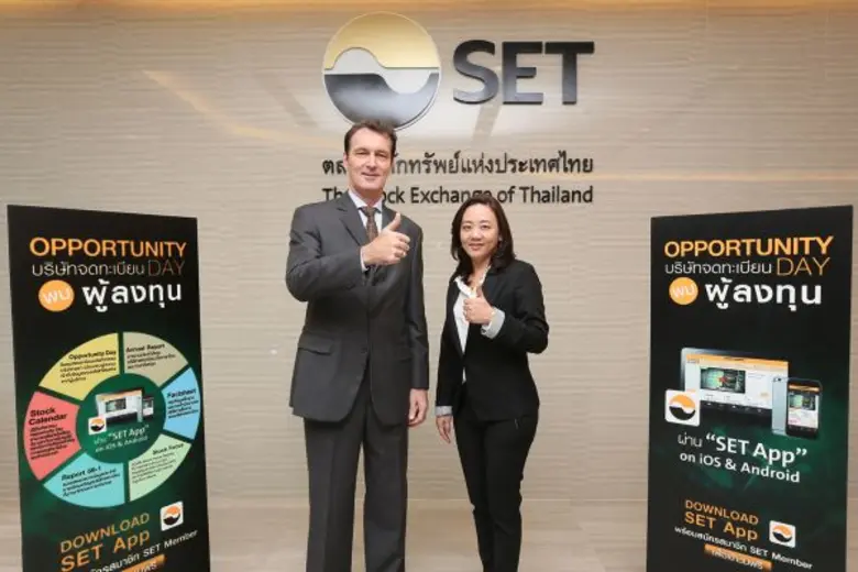 คุณเฮ็นริคคัส แวน เวสเทนดร็อป (ซ้าย) ผู้ช...