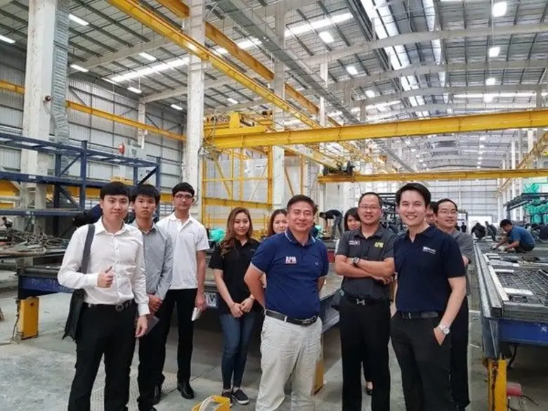 คุณสมภพ ศักดิ์พันธ์พนม ประธานกรรมการ (ที่...