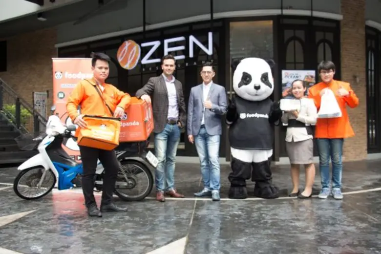 นายชิตพล วิวัฒนาเกษม (ที่ 3 จากซ้าย) ผู้จ...