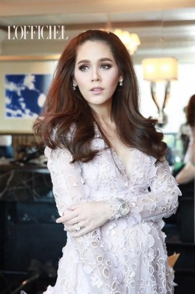 รวมคอลเลคชั่นสุดปัง คุณแม่ชมพู่ งามสง่าดั...