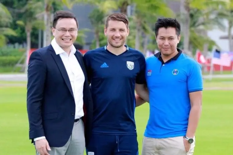 เมื่อเร็วๆนี้ นายปีเตอร์ กิลเบิร์ต โค้ชเย...