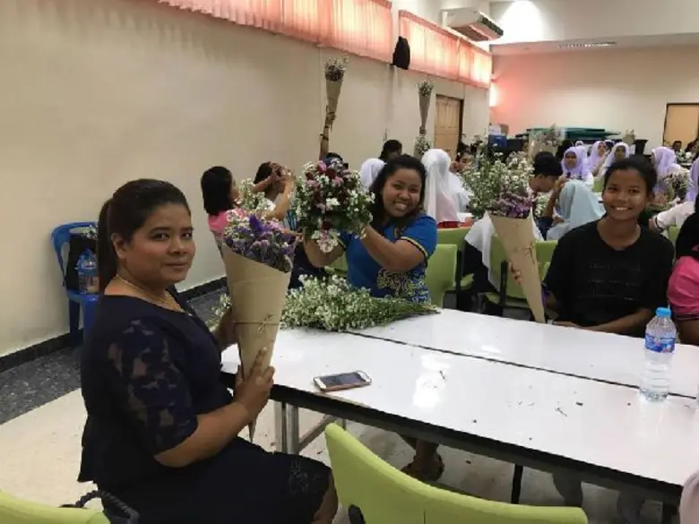 มรภ.สงขลา ดึงนักศึกษาใหม่เรียนรู้ชีวิตในหอพัก ฝึกปฐมพยาบาล-จัดดอกไม้เพิ่มรายได้ระหว่างเรียน