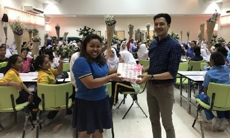 มรภ.สงขลา ดึงนักศึกษาใหม่เรียนรู้ชีวิตในหอพัก ฝึกปฐมพยาบาล-จัดดอกไม้เพิ่มรายได้ระหว่างเรียน