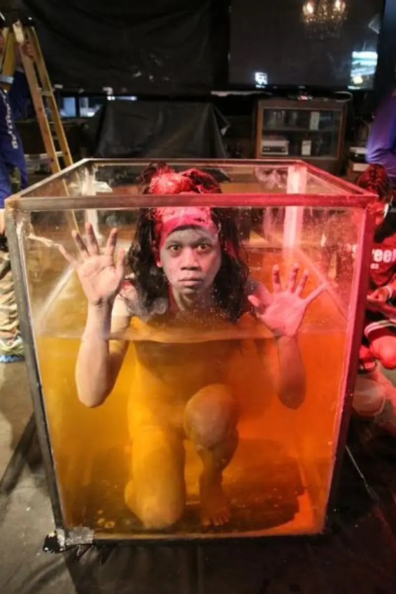 'แทค’ สวมบทฆาตกรโรคจิต! จับ 'เจนนี่’ ยัดโหลดองศพ แถมคว้ามีดไล่ฆ่า 'พอลลี่’