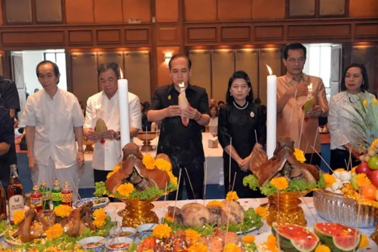 นายพชร อนันตศิลป์ อธิบดีกรมธนารักษ์ พร้อมด้วยผู้บริ...