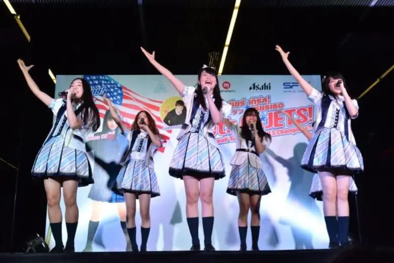 Movie Guide: พลังโซเชียลรุมชม Let’ Go Jets ( เลทส์ โก เจทส์ ) เชียร์เกิร์ล เชียร์เธอ หนังสนุกเกินคาด BNK 48 ( บีเอ็นเค โฟร์ตี้เอท ) และ เกรท สพล นำทีมคนรุ่นใหม่ ยกให้เป็นภาพยนตร์ที่สร้างแรงบันดาลใจที่สุดแห่งปี