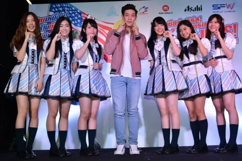 Movie Guide: พลังโซเชียลรุมชม Let’ Go Jets ( เลทส์ โก เจทส์ ) เชียร์เกิร์ล เชียร์เธอ หนังสนุกเกินคาด BNK 48 ( บีเอ็นเค โฟร์ตี้เอท ) และ เกรท สพล นำทีมคนรุ่นใหม่ ยกให้เป็นภาพยนตร์ที่สร้างแรงบันดาลใจที่สุดแห่งปี