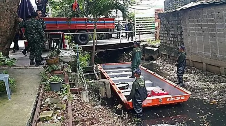 ปภ. โดย ศูนย์ ปภ.เขต 1 ปทุมธานี ร่วมกำจัดผักตบชวาในพื้นที่กรุงเทพมหานคร