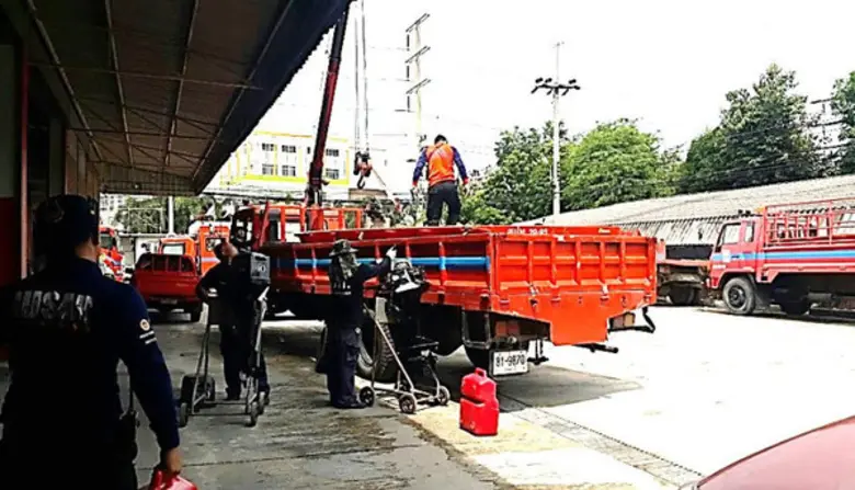 ปภ. โดย ศูนย์ ปภ.เขต 1 ปทุมธานี ร่วมกำจัดผักตบชวาในพื้นที่กรุงเทพมหานคร