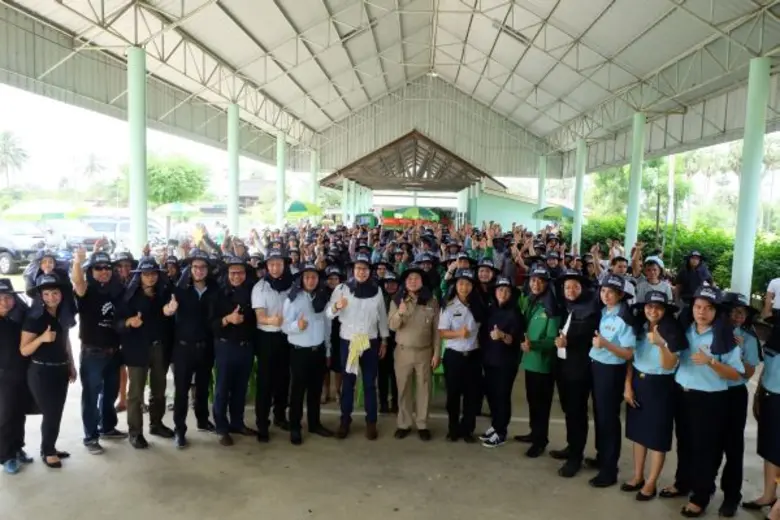 ลงพื้นที่จังหวัดเพชรบุรีให้ความรู้เกษตรกร...