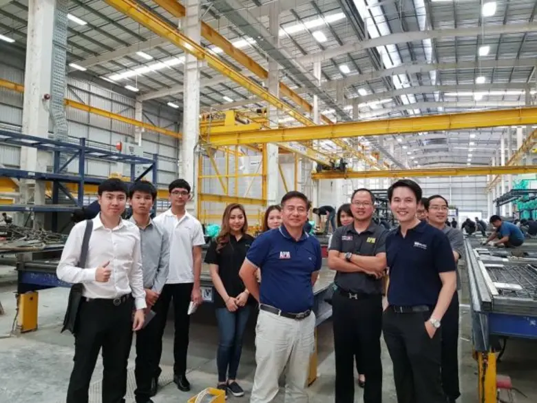 คุณสมภพ ศักดิ์พันธ์พนม ประธานกรรมการ (ที่...