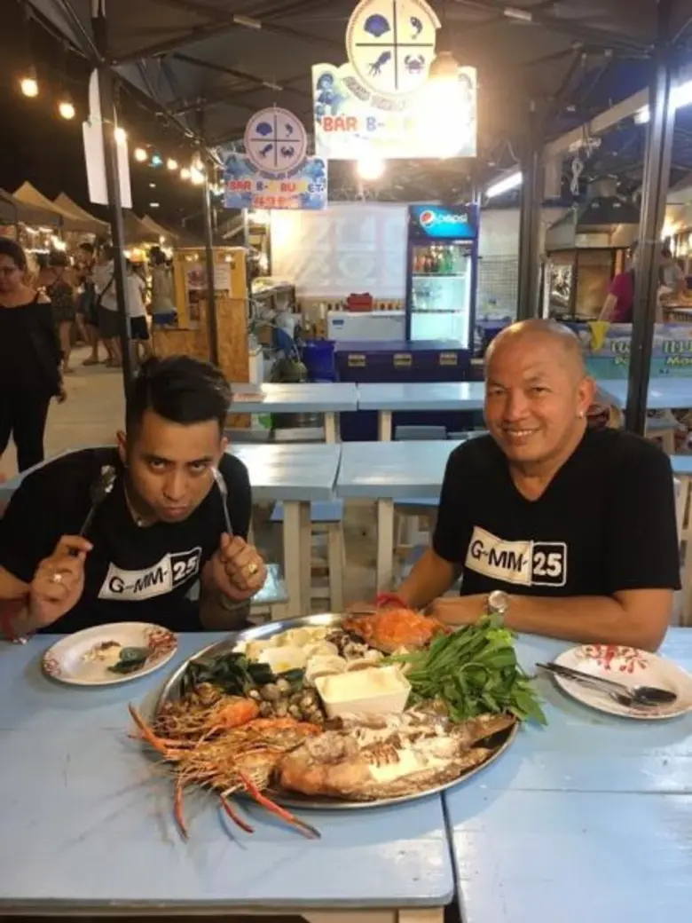 ทีวีไกด์: รายการ “ตลกแหลก” “บอล-ค่อม” พาทัวร์ ไนท์ มาร์เก็ต ใจกลางเมืองหลวง กับ “ตลาดนีออน” ติดตาม ในรายการ “ตลกแหลก” อาทิตย์นี้