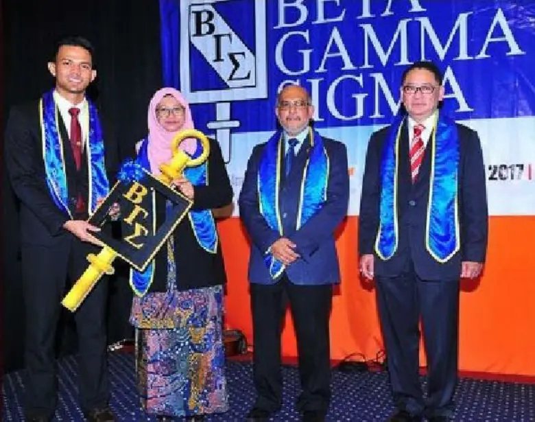 รองศาสตราจารย์ ดร.อดิทธิ์ เชี่ยวสกุล ผู้ช...