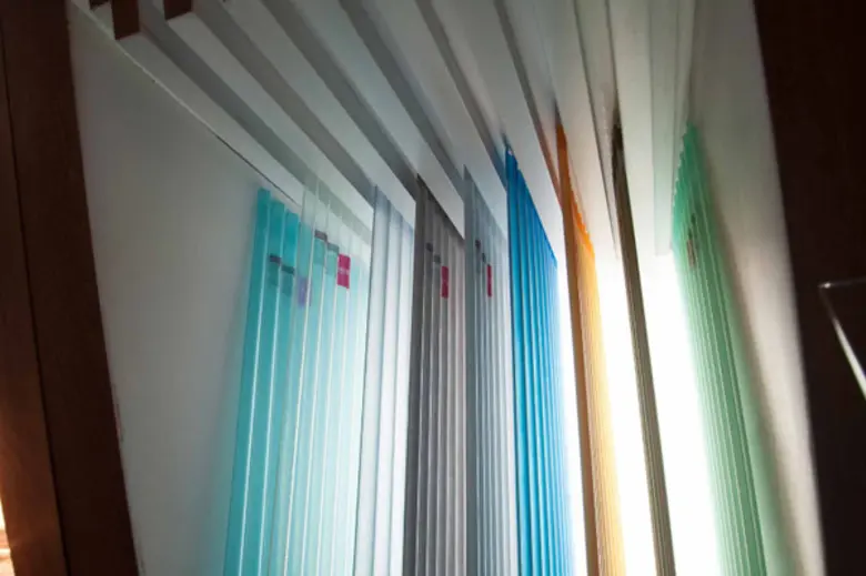 สยามไฟเบอร์กลาสชวนดีไซน์มุมกันแดด รับฝน แบบมินิมอล