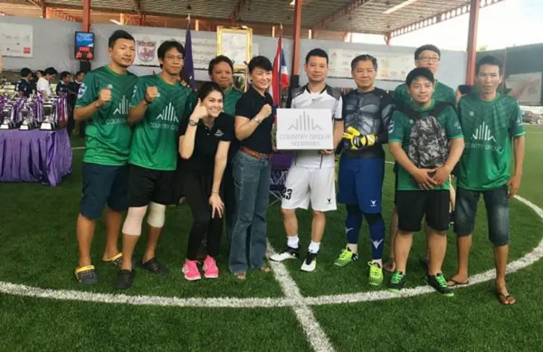 ดร.วีรพัฒน์ เพชร์คุปต์ (ที่ 5 จากขวา) ประ...