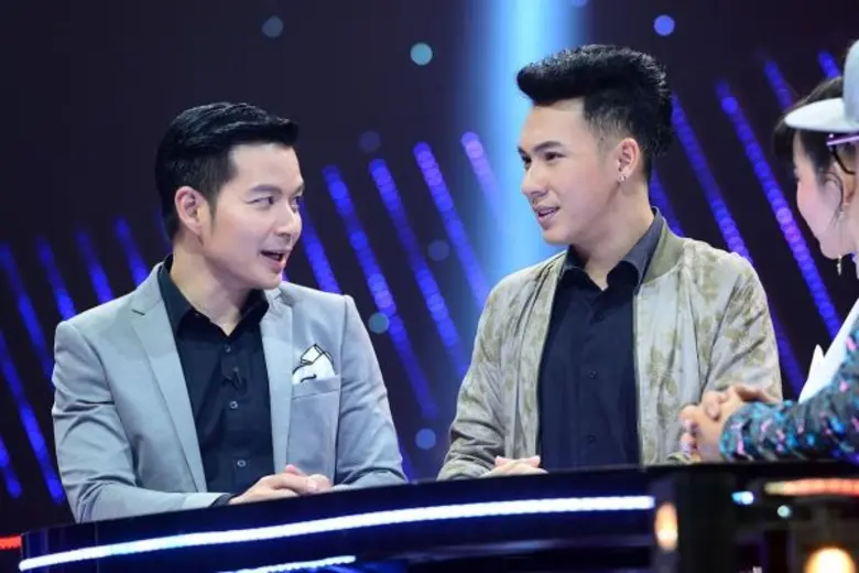 ทีวีไกด์: รายการ "ร้องแลก แจกเงิน Singer Takes It All" “ตั้ม-วราวุธ” แอบอ้างเป็น “บอสเอ วราวุธ” พิธีกรรายการ “ร้องแลก แจกเงินฯ” หวั่นชดใช้ค่าเสียหาย รวมถึงจุดจบใน วงการบันเทิง!!!