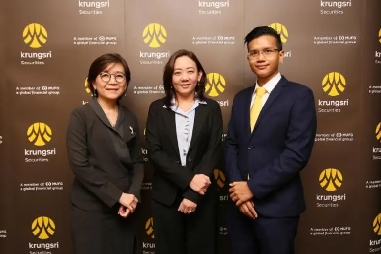 คุณวรัญรัชต์ อัสสานุพงศ์ (กลาง) ผู้จัดการ...