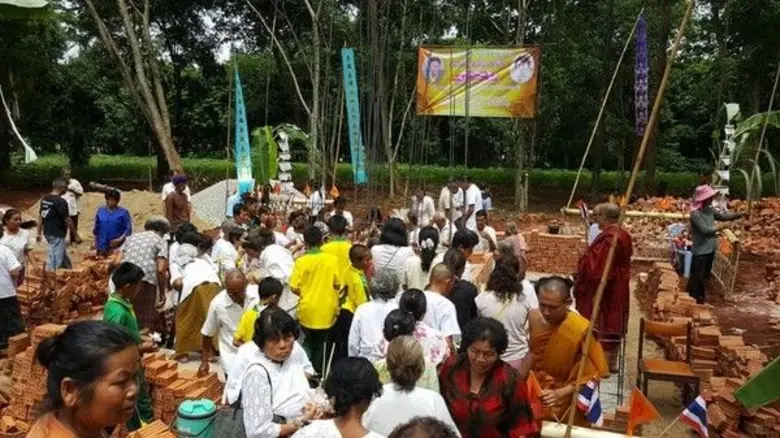 SPU: ที่ปรึกษา - อธิการบดี ม.ศรีปทุม ทำบุญมหากุศล วางศิลาฤกษ์สร้างพระธาตุเจดีย์ปทุมมาจอมคีรีศรีเชียงรุ้ง วัดเวียงเชียงรุ้ง จ.เชียงราย