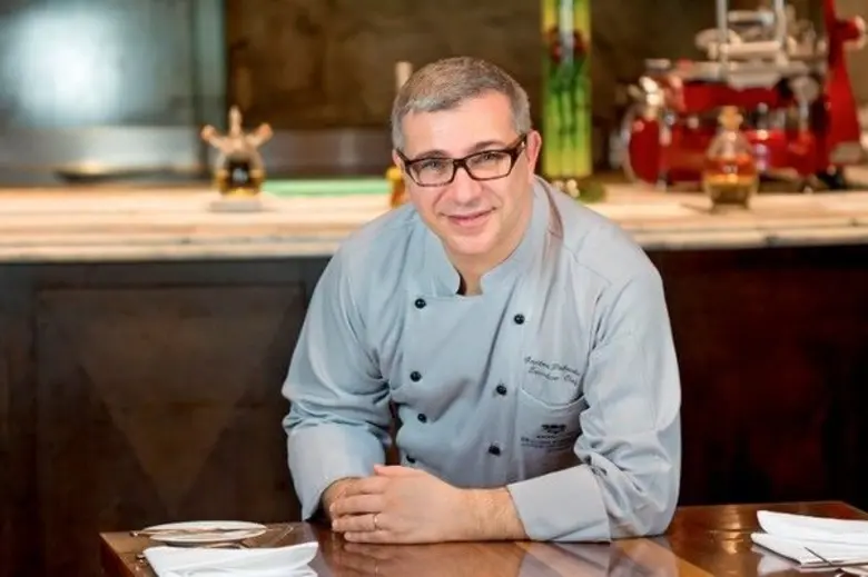 โรงแรมเชอราตัน แกรนด์ สุขุมวิท, เอ ลักซ์ช...